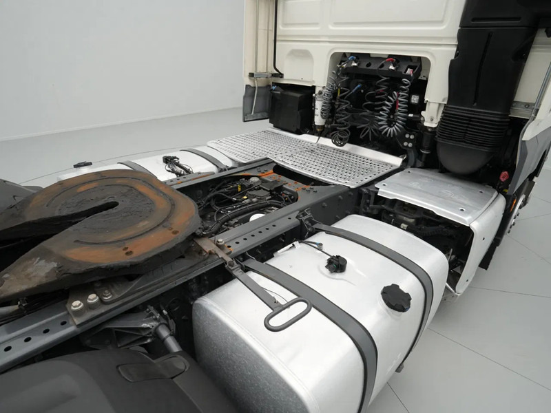 Sattelzugmaschine DAF XF 480 FT Super Space Cab, 2x Tanks, PTO Prep: das Bild 9 Sattelzugmaschine DAF XF 480 FT Super Space Cab, 2x Tanks, PTO Prep: das Bild 9