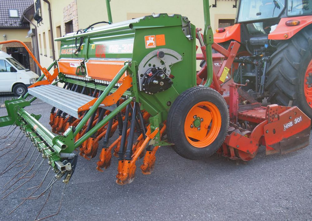 Agregat uprawowo-siewny Amazone HRB 301 I D9-30 2005 Agregat uprawowo siewny KUHN AMAZONE szerokość robocza 3m - Säkombination: das Bild 3 Agregat uprawowo-siewny Amazone HRB 301 I D9-30 2005 Agregat uprawowo siewny KUHN AMAZONE szerokość robocza 3m - Säkombination: das Bild 3
