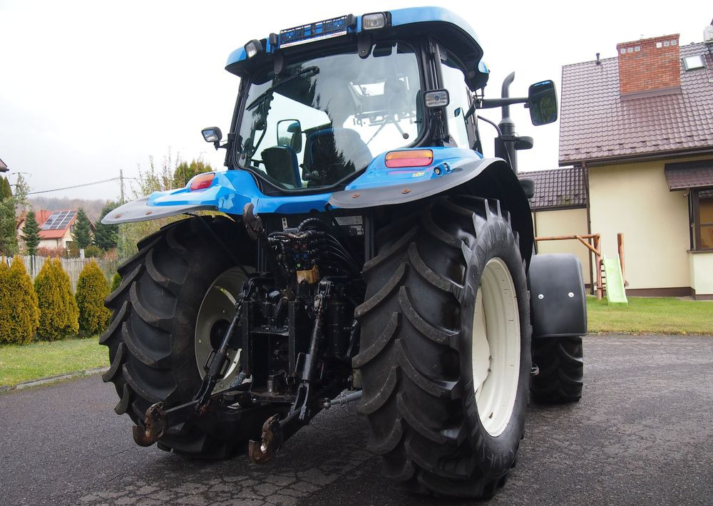 Ciągnik New Holland NH TS125A 6 cylindrów 2004 Ciągnik rolniczy New Holland TS125A - Traktor: das Bild 5 Ciągnik New Holland NH TS125A 6 cylindrów 2004 Ciągnik rolniczy New Holland TS125A - Traktor: das Bild 5