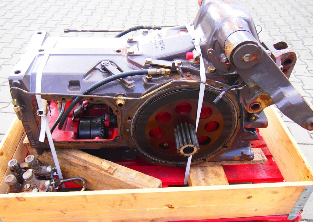 Części do Ciągnika Massey Ferguson MF 3000, 6000 Tylny most z podnośnikiem od MF 3000, 6000 - Hinterachse für Landmaschine: das Bild 2 Części do Ciągnika Massey Ferguson MF 3000, 6000 Tylny most z podnośnikiem od MF 3000, 6000 - Hinterachse für Landmaschine: das Bild 2