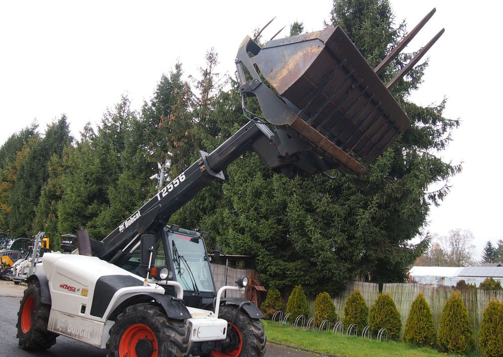 Ładowarka teleskopowa Bobcat T2556 2005 Ładowarka teleskopowa BOBCAT - Teleskoplader: das Bild 2 Ładowarka teleskopowa Bobcat T2556 2005 Ładowarka teleskopowa BOBCAT - Teleskoplader: das Bild 2