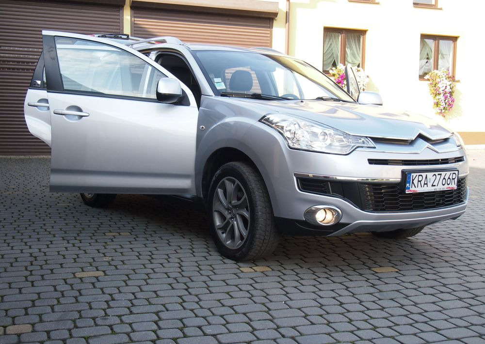 Samochód Citroen C-Crosser 2.2 HDI 2010 Samochód osobowy SUW 4x4 - PKW: das Bild 3 Samochód Citroen C-Crosser 2.2 HDI 2010 Samochód osobowy SUW 4x4 - PKW: das Bild 3