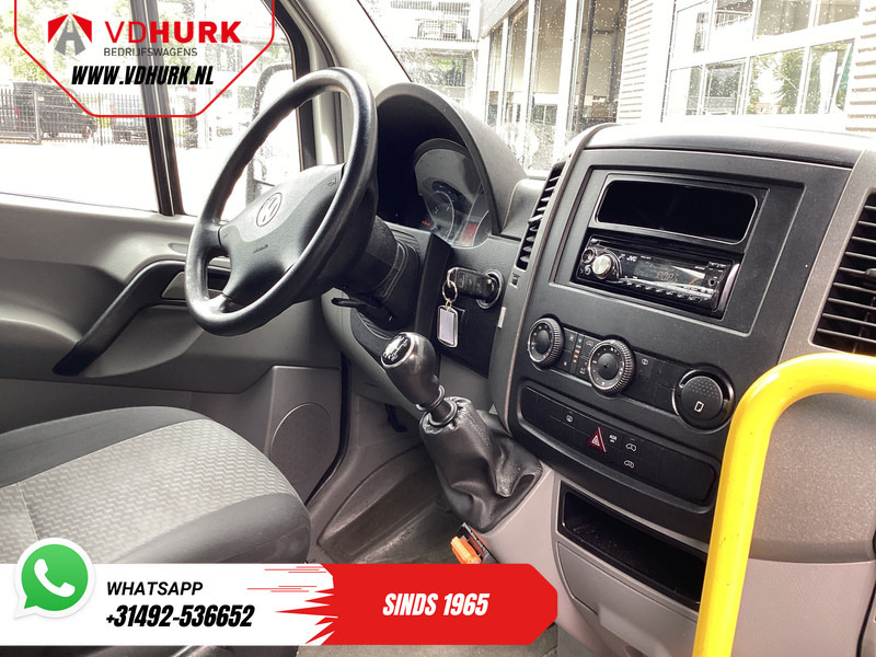 Volkswagen Crafter 35 2.0 TDI L3H2 EXPORT ONLY! €9.559 incl BTW/BPM Rolstoellift/ 9 Pers/ 9P/ Sidebars/ Rearbar/ Airco - Kleinbus, Personentransporter: das Bild 3 Volkswagen Crafter 35 2.0 TDI L3H2 EXPORT ONLY! €9.559 incl BTW/BPM Rolstoellift/ 9 Pers/ 9P/ Sidebars/ Rearbar/ Airco - Kleinbus, Personentransporter: das Bild 3