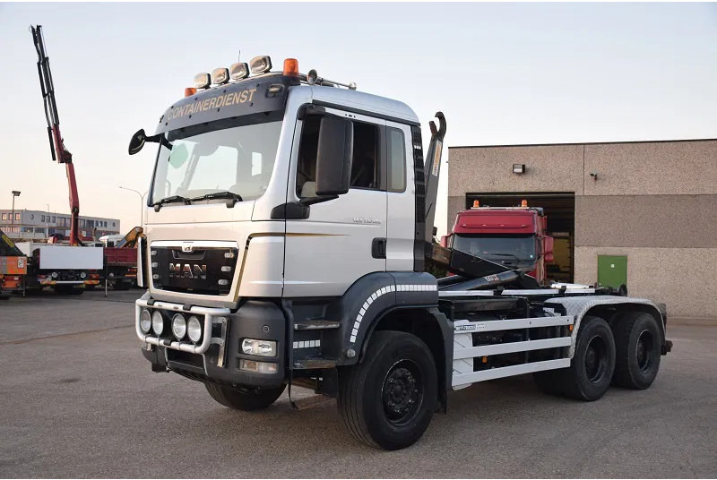MAN TGS 33.400 - Abrollkipper: das Bild 1 MAN TGS 33.400 - Abrollkipper: das Bild 1