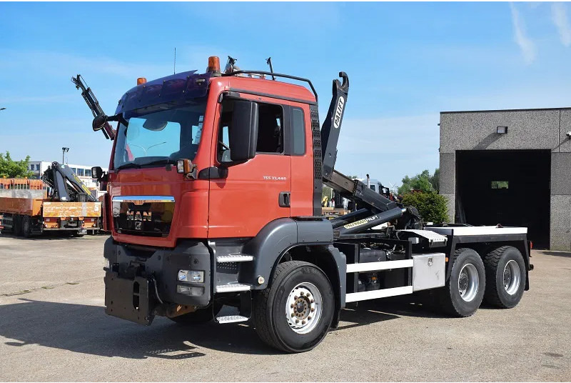 MAN TGS 33.440 - Abrollkipper: das Bild 1 MAN TGS 33.440 - Abrollkipper: das Bild 1