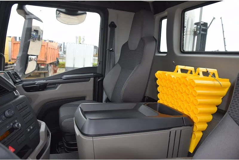 MAN TGS 33.440 - Abrollkipper: das Bild 5 MAN TGS 33.440 - Abrollkipper: das Bild 5