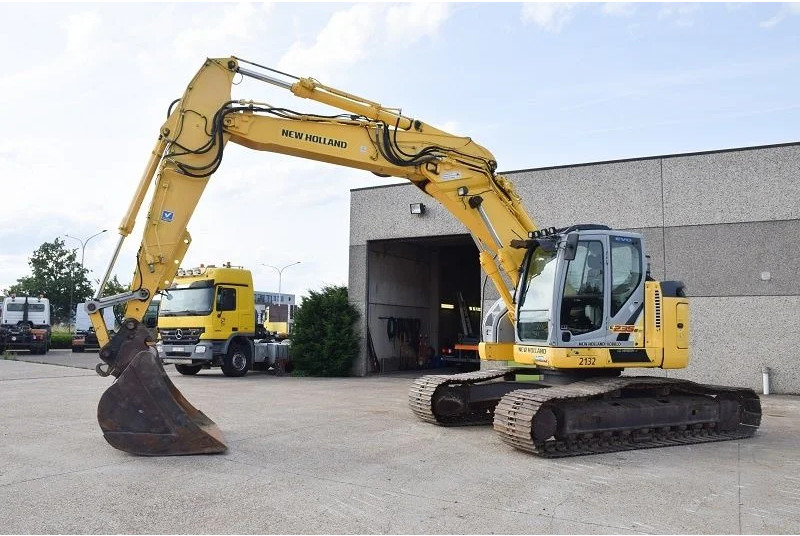 New Holland Kobelco E235B SR-LCT - Kettenbagger: das Bild 2 New Holland Kobelco E235B SR-LCT - Kettenbagger: das Bild 2
