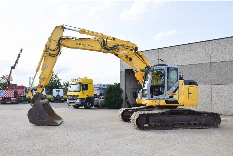 New Holland Kobelco E235B SR-LCT - Kettenbagger: das Bild 1 New Holland Kobelco E235B SR-LCT - Kettenbagger: das Bild 1