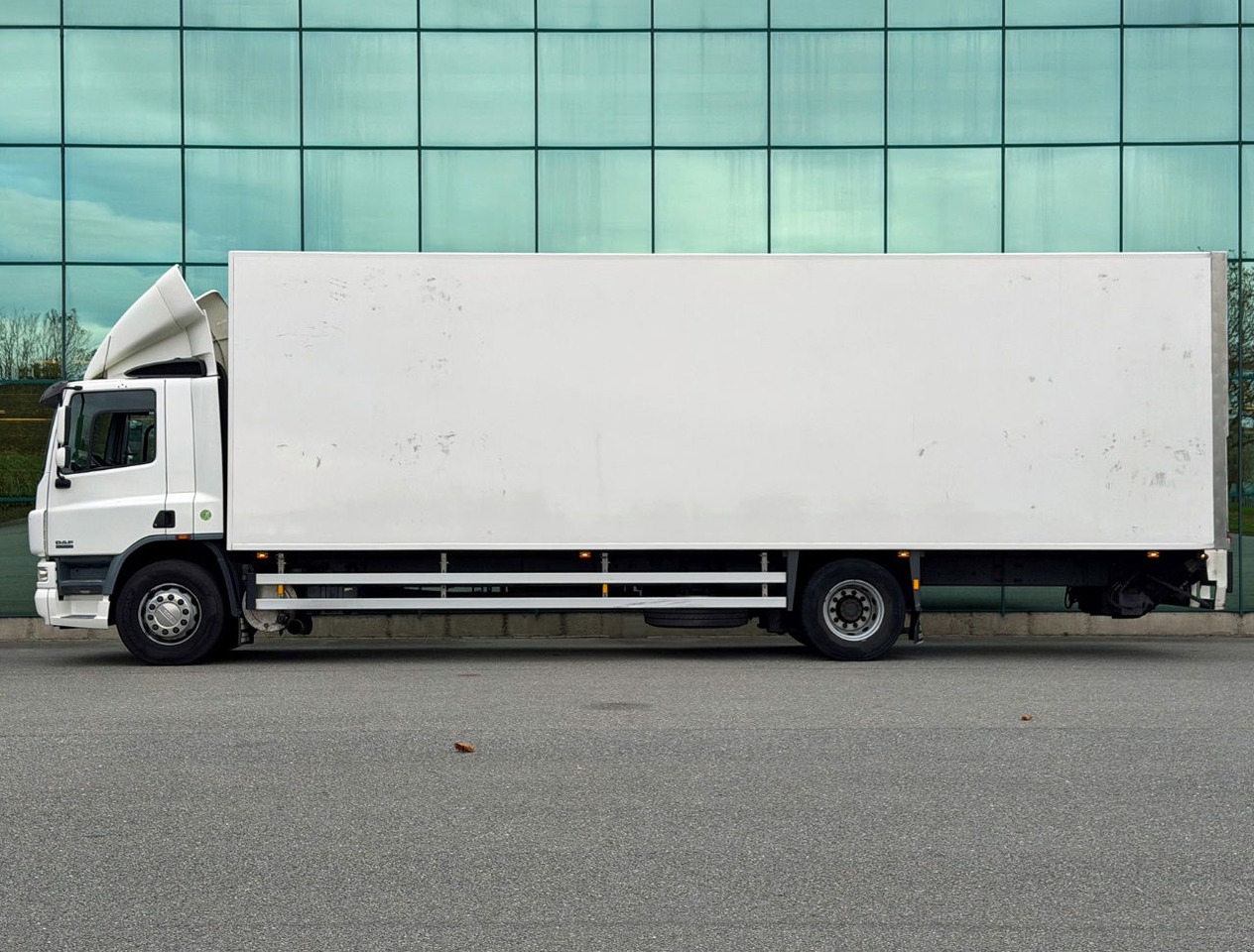 DAF CF 75.250 Euro 3 Manual Gearbox VAN Beurden Isolated BOX Tail Lift Super Condition NL-Truck - Koffer LKW: das Bild 2 DAF CF 75.250 Euro 3 Manual Gearbox VAN Beurden Isolated BOX Tail Lift Super Condition NL-Truck - Koffer LKW: das Bild 2