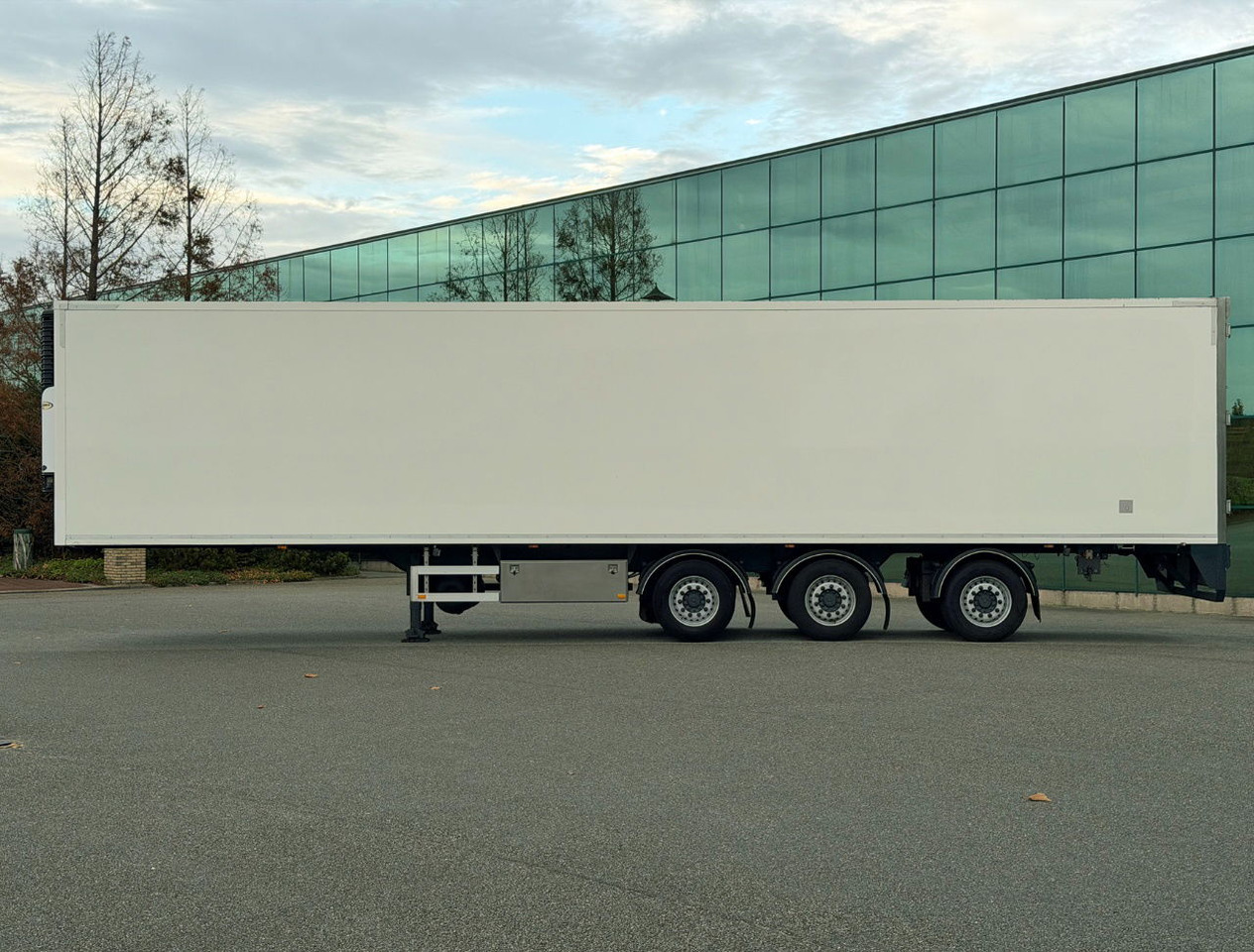 HTF 3-AS Heiwo 1345 x 250 x 265 CM Stuuras Tridec Super Staat NL Trailer - Kühlkoffer Auflieger: das Bild 2 HTF 3-AS Heiwo 1345 x 250 x 265 CM Stuuras Tridec Super Staat NL Trailer - Kühlkoffer Auflieger: das Bild 2