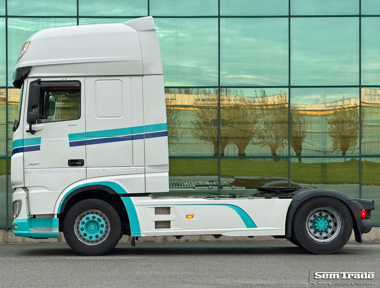 DAF XF 450 FT SSC Euro 6 Only 628.000 KM 2X Tanks TOP Condition NL-Truck - Sattelzugmaschine: das Bild 2 DAF XF 450 FT SSC Euro 6 Only 628.000 KM 2X Tanks TOP Condition NL-Truck - Sattelzugmaschine: das Bild 2