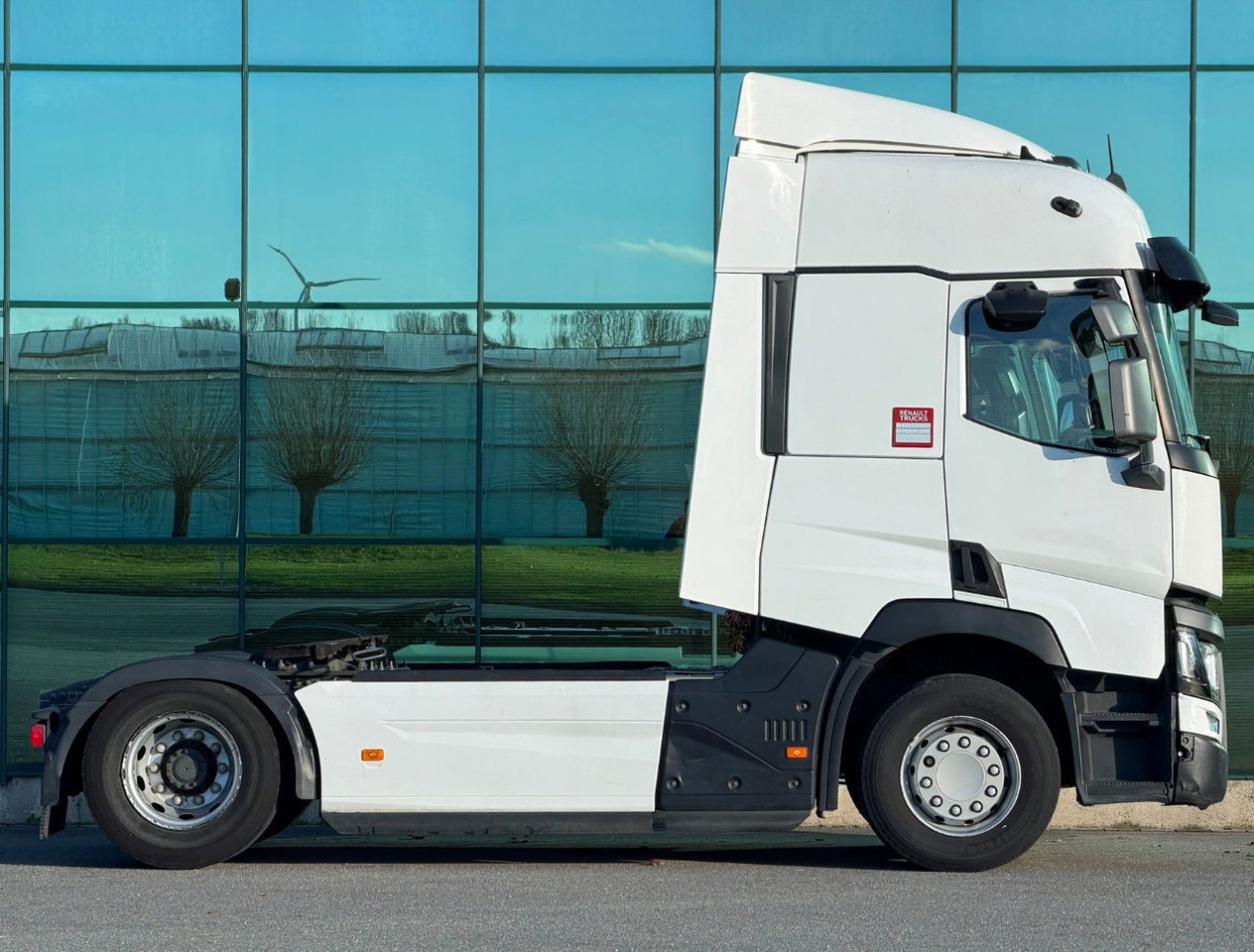 Renault T460 Euro 6 Only 318.000 KM 2X Tanks TOP Condition 2 Pieces Available - Sattelzugmaschine: das Bild 5 Renault T460 Euro 6 Only 318.000 KM 2X Tanks TOP Condition 2 Pieces Available - Sattelzugmaschine: das Bild 5