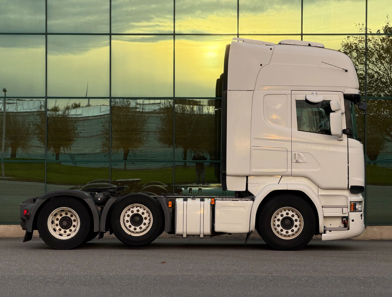 Scania R450 Topline 6X2 Twinsteer Retarder 2X Tanks Park Cooling TOP Condition - Sattelzugmaschine: das Bild 5 Scania R450 Topline 6X2 Twinsteer Retarder 2X Tanks Park Cooling TOP Condition - Sattelzugmaschine: das Bild 5