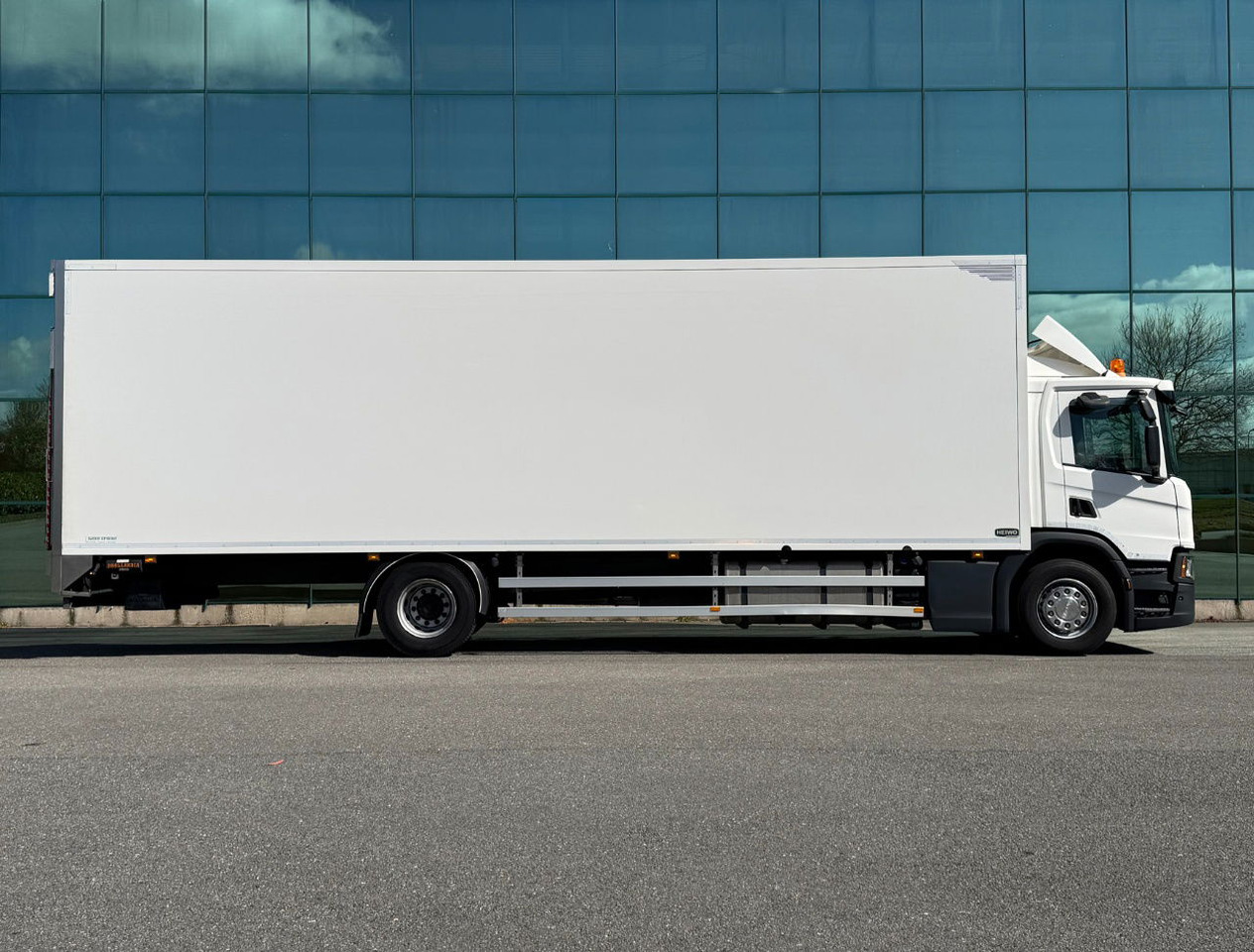 Scania P320 Heiwo 16 Karrenbak 275 CM Hoog Kachel 2.500 KG Klep Super Staat - Koffer LKW: das Bild 5 Scania P320 Heiwo 16 Karrenbak 275 CM Hoog Kachel 2.500 KG Klep Super Staat - Koffer LKW: das Bild 5
