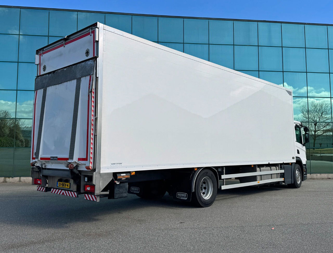 Scania P320 Heiwo 16 Karrenbak 275 CM Hoog Kachel 2.500 KG Klep Super Staat - Koffer LKW: das Bild 4 Scania P320 Heiwo 16 Karrenbak 275 CM Hoog Kachel 2.500 KG Klep Super Staat - Koffer LKW: das Bild 4