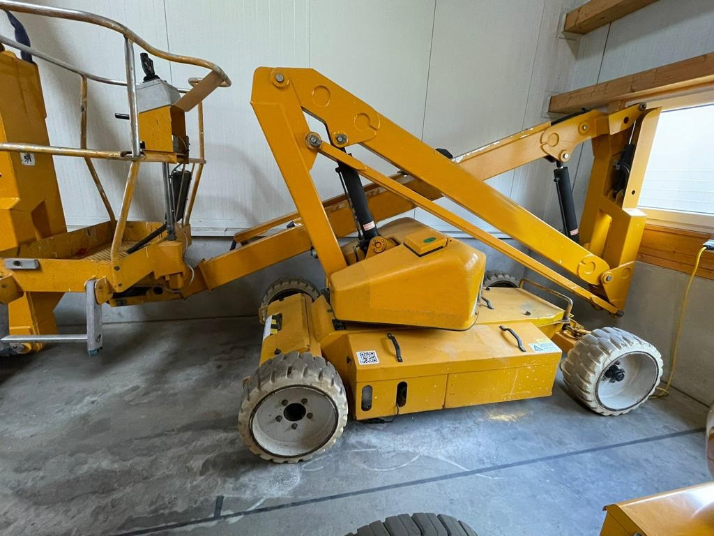 UPRIGHT AB38 / defect - Gelenkarmbühne: das Bild 2 UPRIGHT AB38 / defect - Gelenkarmbühne: das Bild 2