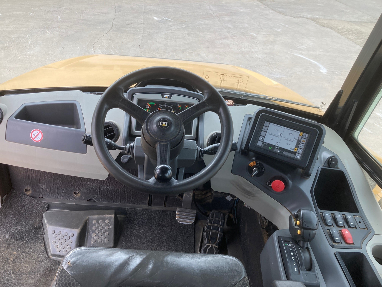 Knickgelenkter Dumper CATERPILLAR 745: das Bild 14