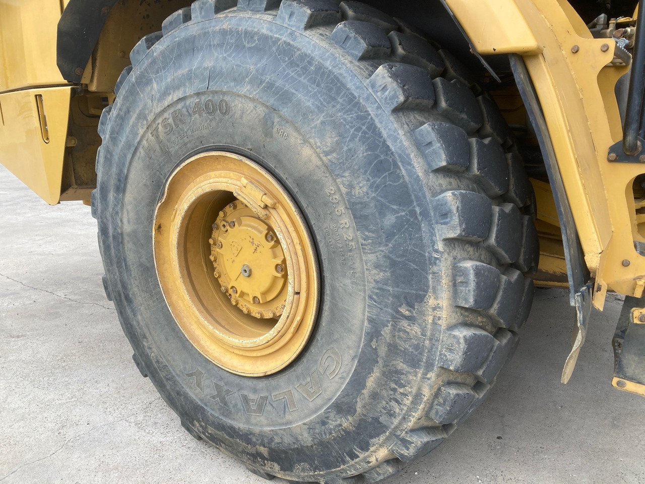 Knickgelenkter Dumper CATERPILLAR 745: das Bild 9