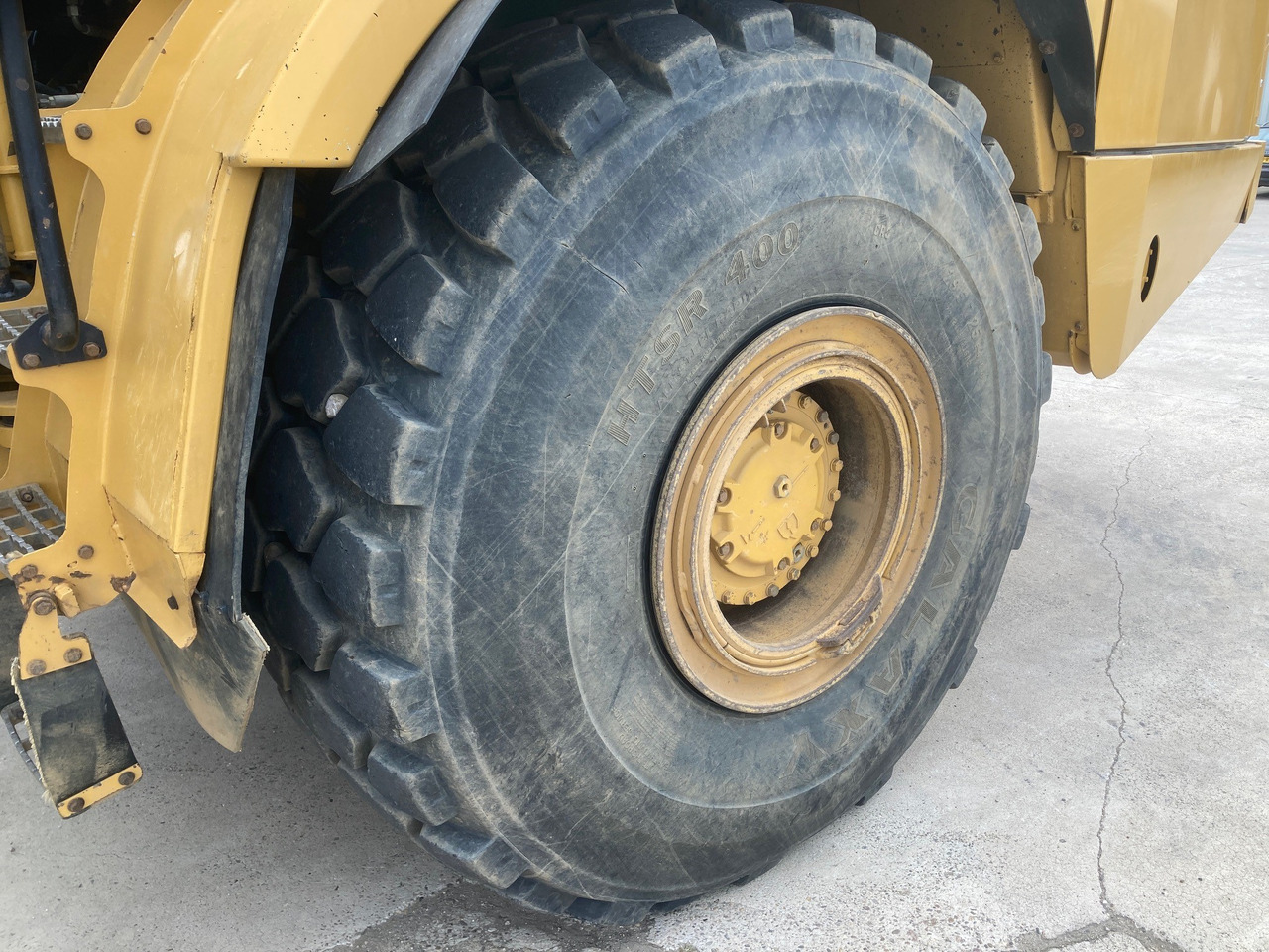 Knickgelenkter Dumper CATERPILLAR 745: das Bild 12