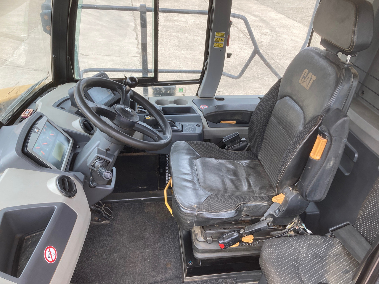 Knickgelenkter Dumper CATERPILLAR 745: das Bild 13