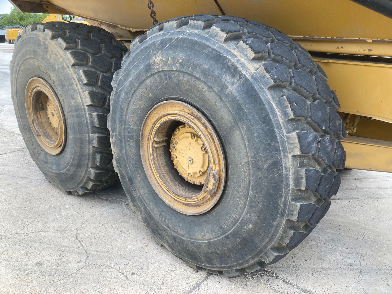 Knickgelenkter Dumper CATERPILLAR 745: das Bild 11