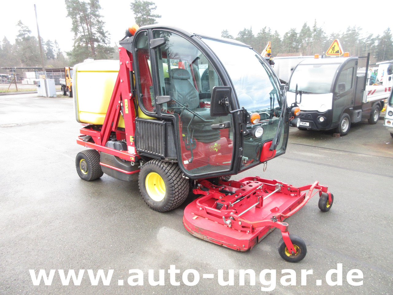 Gianni Ferrari Turbo 4 T Cruiser Großflächenmäher 4x4 mit Hochentleerung Bj. 2015 - Kommunaltraktor: das Bild 1 Gianni Ferrari Turbo 4 T Cruiser Großflächenmäher 4x4 mit Hochentleerung Bj. 2015 - Kommunaltraktor: das Bild 1