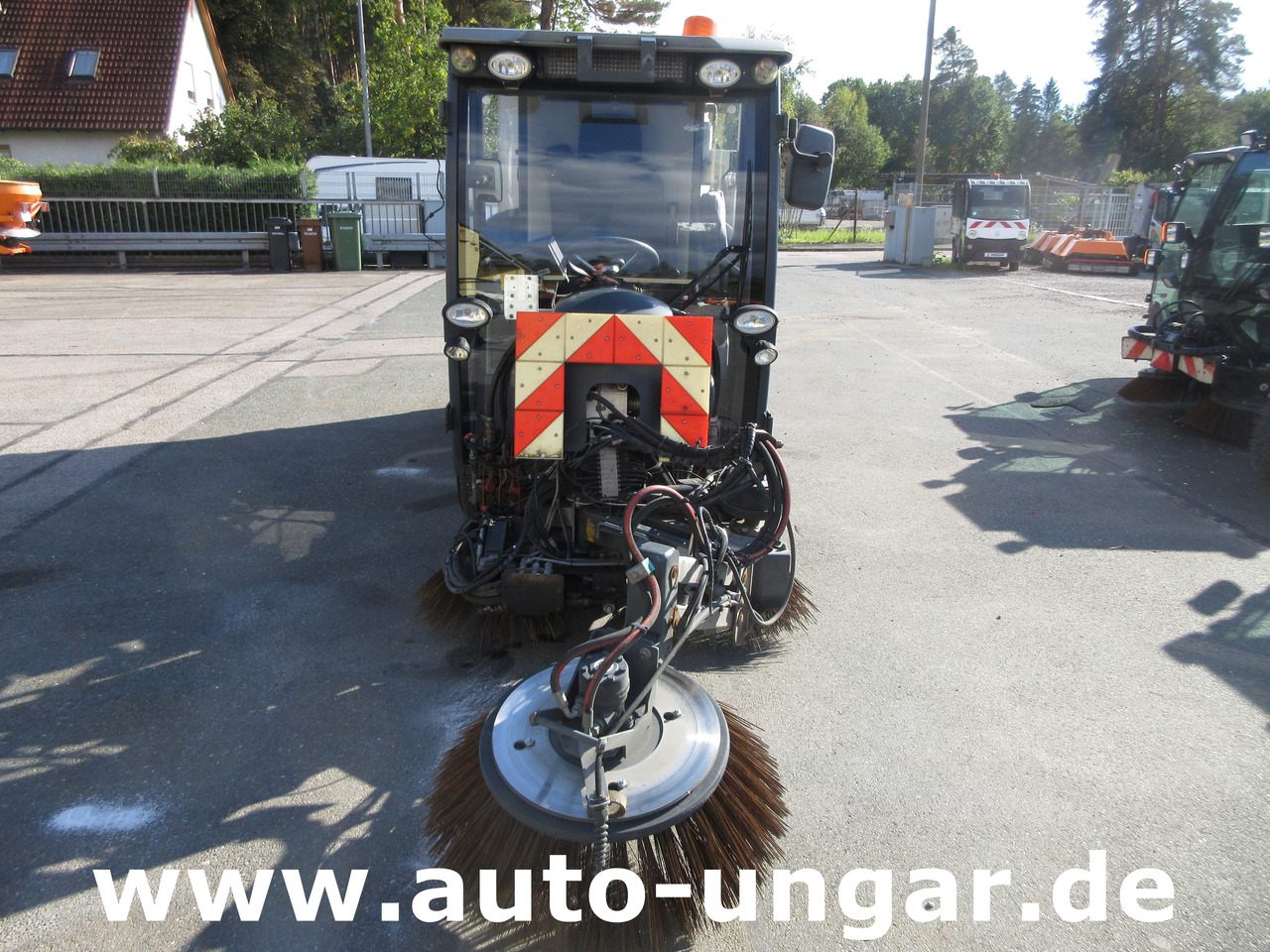 Hako CM 1600 Kehrmaschine 4x4 Baujahr 2018 3 Besen MOTORSCHADEN - Kehrmaschine: das Bild 2 Hako CM 1600 Kehrmaschine 4x4 Baujahr 2018 3 Besen MOTORSCHADEN - Kehrmaschine: das Bild 2