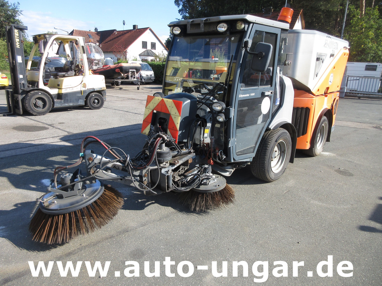 Hako CM 1600 Kehrmaschine 4x4 Baujahr 2018 3 Besen MOTORSCHADEN - Kehrmaschine: das Bild 3 Hako CM 1600 Kehrmaschine 4x4 Baujahr 2018 3 Besen MOTORSCHADEN - Kehrmaschine: das Bild 3