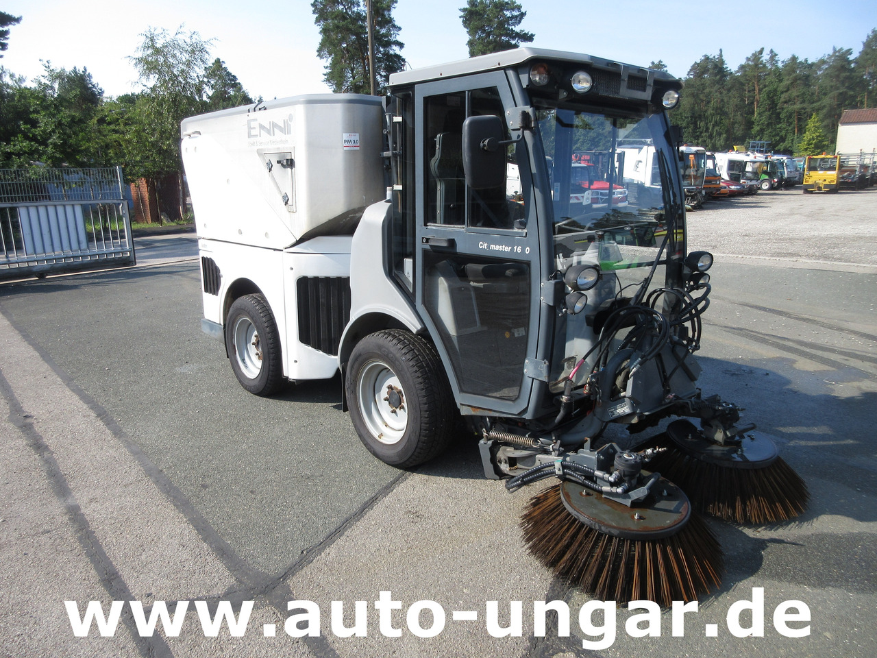 Hako Citymaster CM 1600 4x4 Kehrmaschine mit Kärcher am Heck - Kehrmaschine: das Bild 1 Hako Citymaster CM 1600 4x4 Kehrmaschine mit Kärcher am Heck - Kehrmaschine: das Bild 1