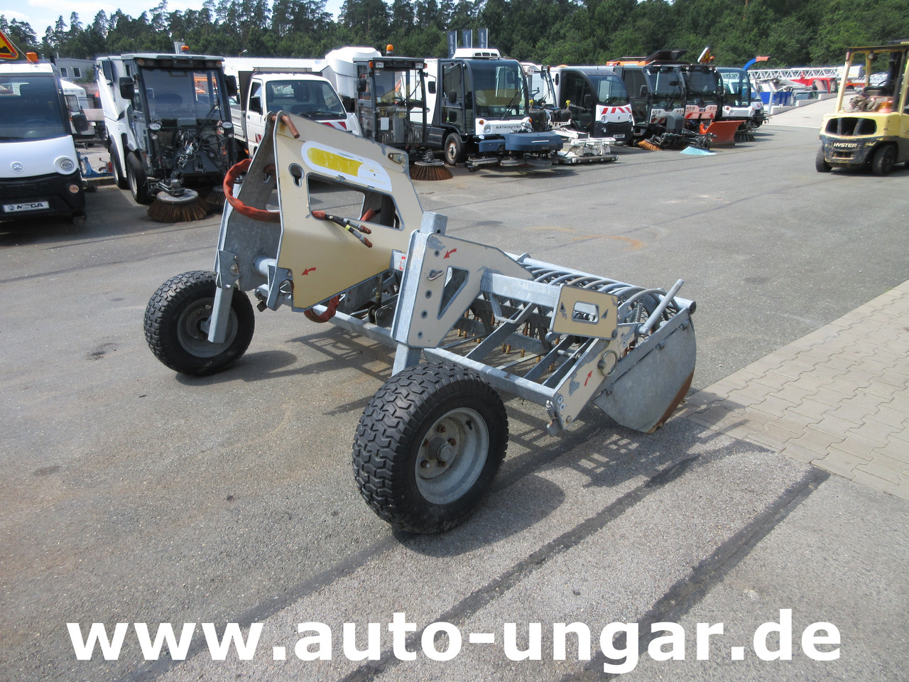 Kommunal-/ Sonderfahrzeug Beachtech Legiret Geomonier Beach Tech Strandreiniger Sandreiniger Traktoranbau Beachcleaner: das Bild 9