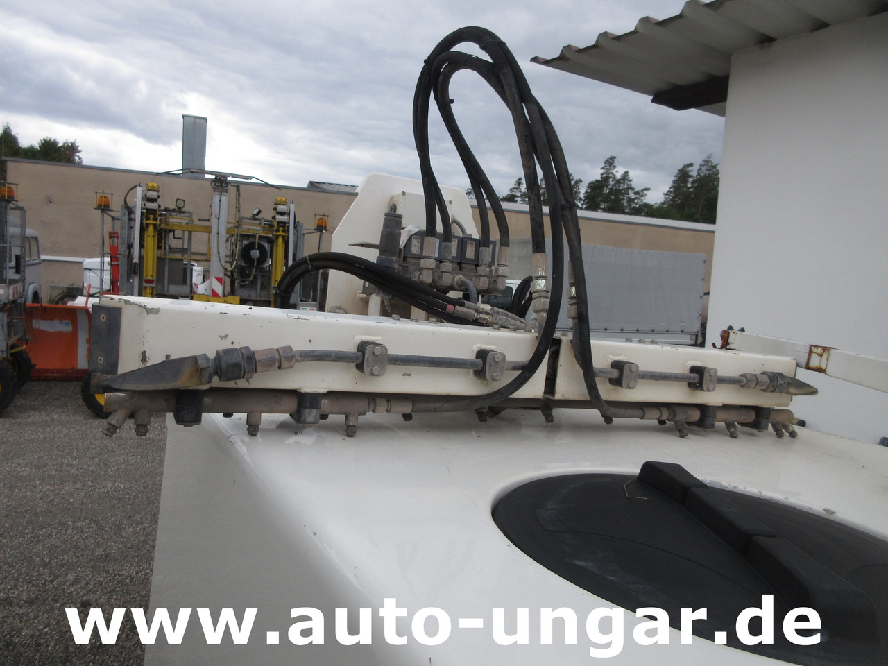 Kommunal-/ Sonderfahrzeug CMAR NC300 Schwemmaufbau Laveuse Bj. 2014 für Multicar Tremo Hochdruck: das Bild 5 Kommunal-/ Sonderfahrzeug CMAR NC300 Schwemmaufbau Laveuse Bj. 2014 für Multicar Tremo Hochdruck: das Bild 5