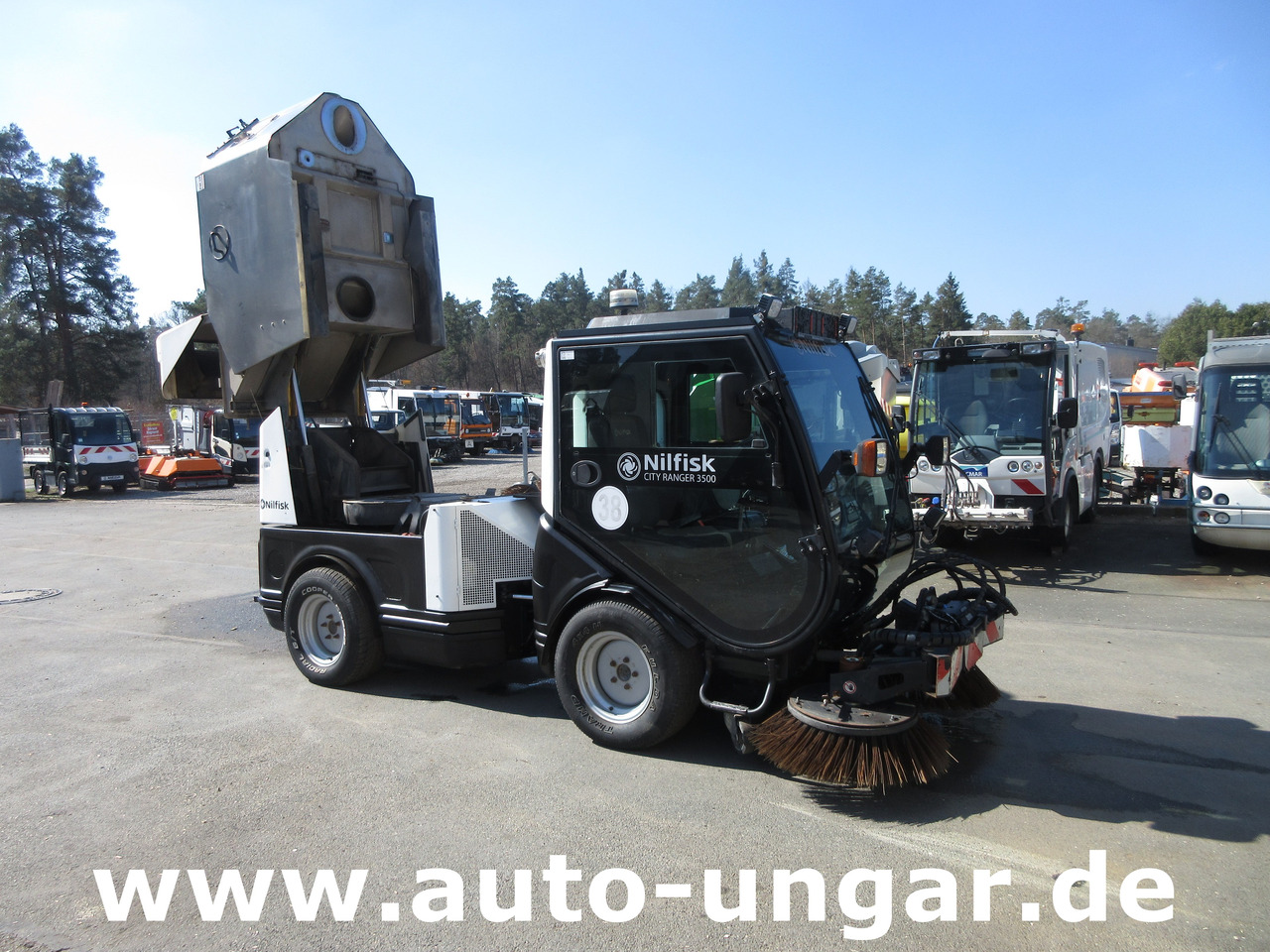 NILFISK CR3500 CityRanger Schmidt Flexigo Multigo 4x4 Kehrmaschine Geräteträger - Kehrmaschine: das Bild 1 NILFISK CR3500 CityRanger Schmidt Flexigo Multigo 4x4 Kehrmaschine Geräteträger - Kehrmaschine: das Bild 1