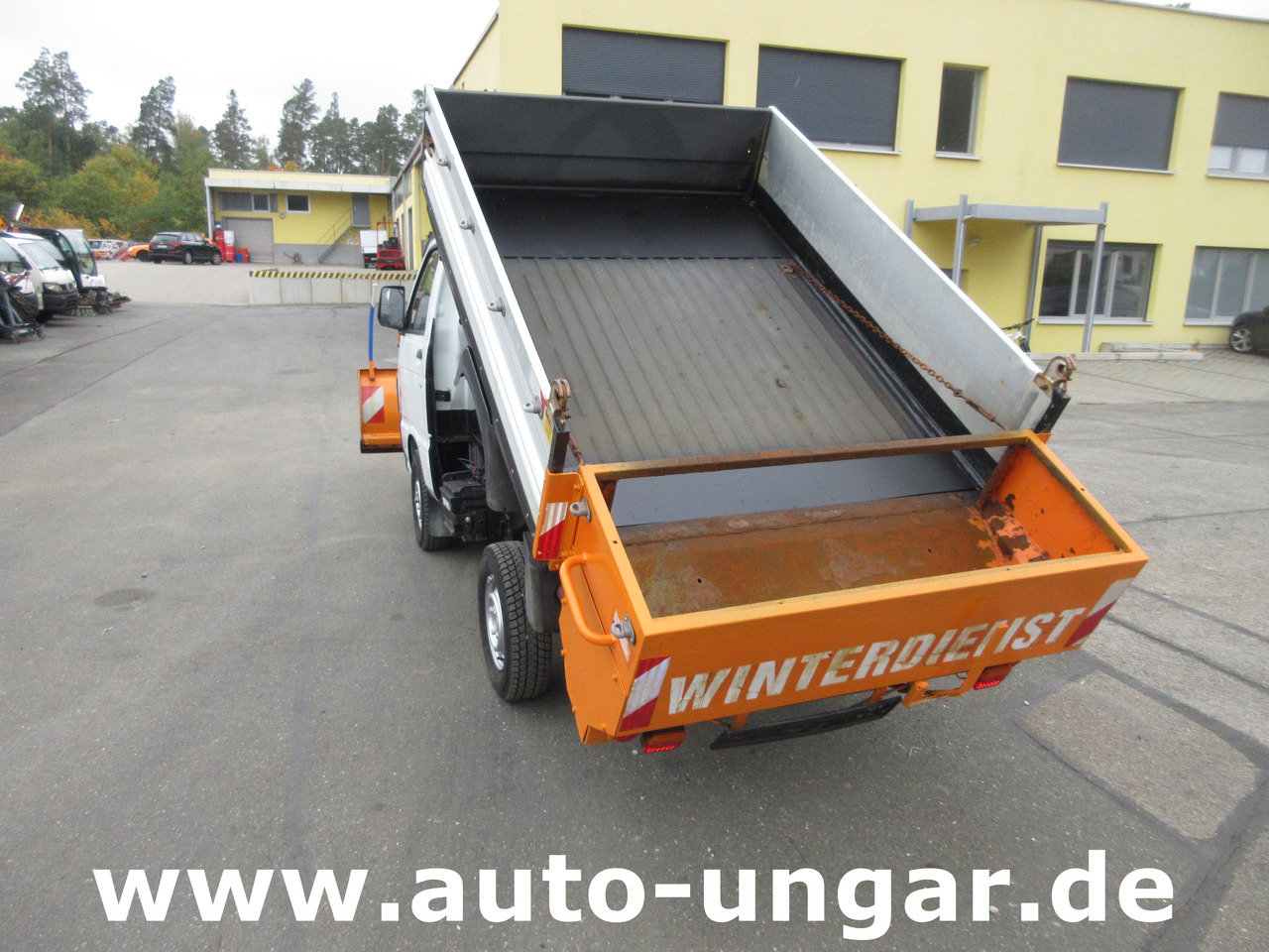 PIAGGIO Porter S90 Kipper 4x4 Winterdienst Schneepflug & Streuer - Schneeräumfahrzeug: das Bild 3 PIAGGIO Porter S90 Kipper 4x4 Winterdienst Schneepflug & Streuer - Schneeräumfahrzeug: das Bild 3