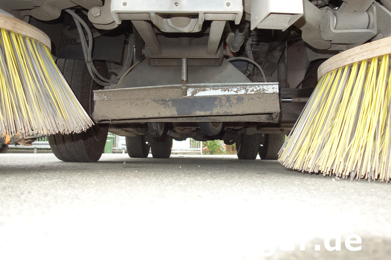 SCHMIDT Cleango 500 EURO 6 Baujahr 2017 Kehrmaschine Straßenkehrmaschine - Kehrmaschine: das Bild 5 SCHMIDT Cleango 500 EURO 6 Baujahr 2017 Kehrmaschine Straßenkehrmaschine - Kehrmaschine: das Bild 5