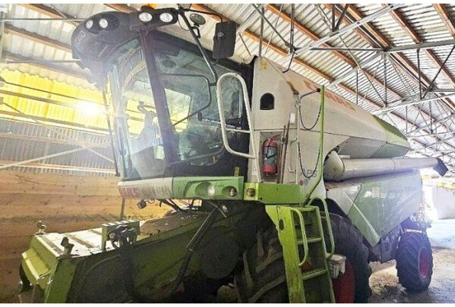 Claas Tucano 450 (839) +V 750 - Mähdrescher: das Bild 1 Claas Tucano 450 (839) +V 750 - Mähdrescher: das Bild 1