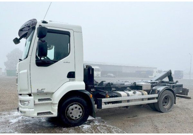 DAF LF260 FA +2024! (CZ)CTS - Abrollkipper: das Bild 2 DAF LF260 FA +2024! (CZ)CTS - Abrollkipper: das Bild 2