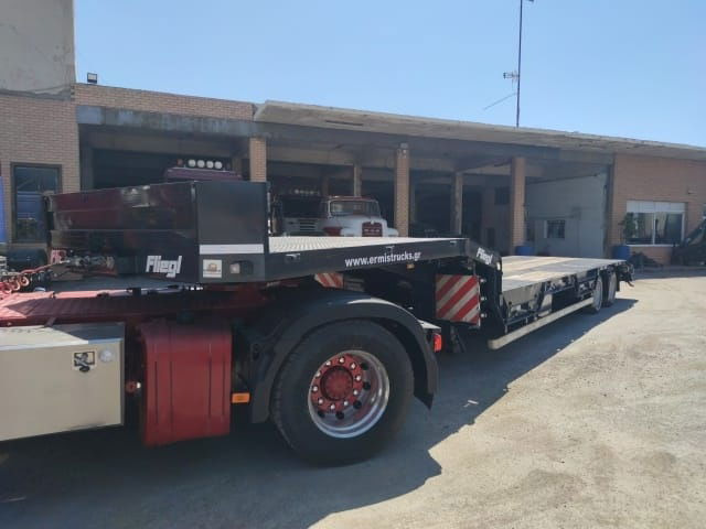 Fliegl D6 - Tieflader Auflieger: das Bild 4 Fliegl D6 - Tieflader Auflieger: das Bild 4