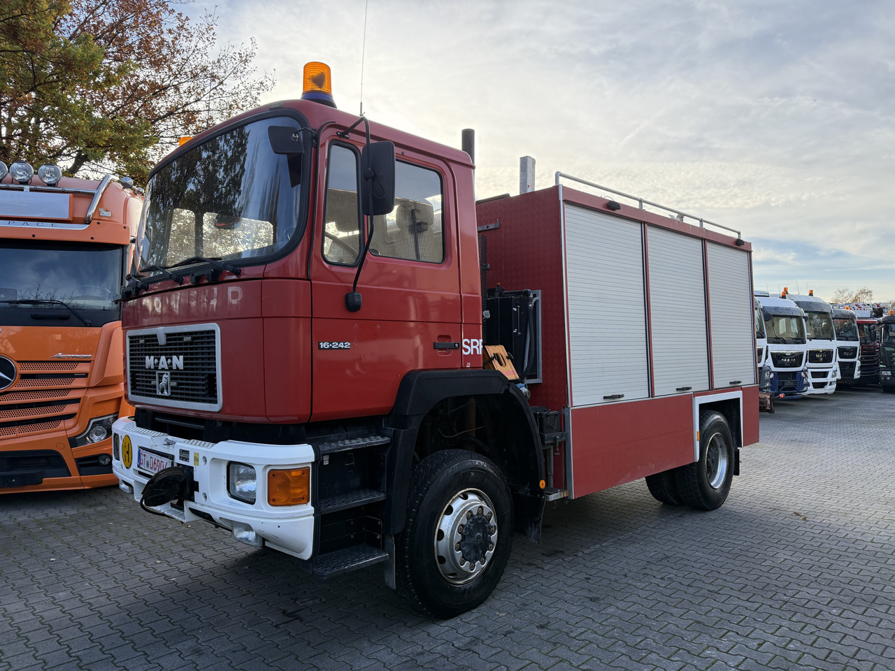 MAN F90 16.242 4X4 / Feuerwehr - Fahrgestell LKW: das Bild 1 MAN F90 16.242 4X4 / Feuerwehr - Fahrgestell LKW: das Bild 1