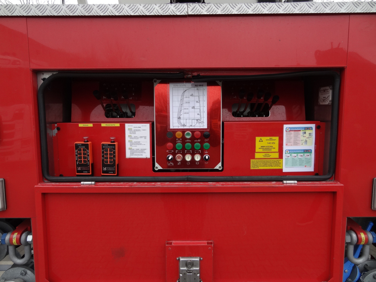 MAN FE 410 6X6 Feuerwehr Vema Lift 32 Meter - LKW mit Arbeitsbühne: das Bild 3 MAN FE 410 6X6 Feuerwehr Vema Lift 32 Meter - LKW mit Arbeitsbühne: das Bild 3
