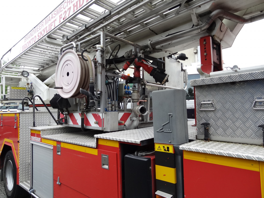 MAN L2000 18.284 Feuerwehr Bronto Skylift 27 Meter - LKW mit Arbeitsbühne: das Bild 2 MAN L2000 18.284 Feuerwehr Bronto Skylift 27 Meter - LKW mit Arbeitsbühne: das Bild 2