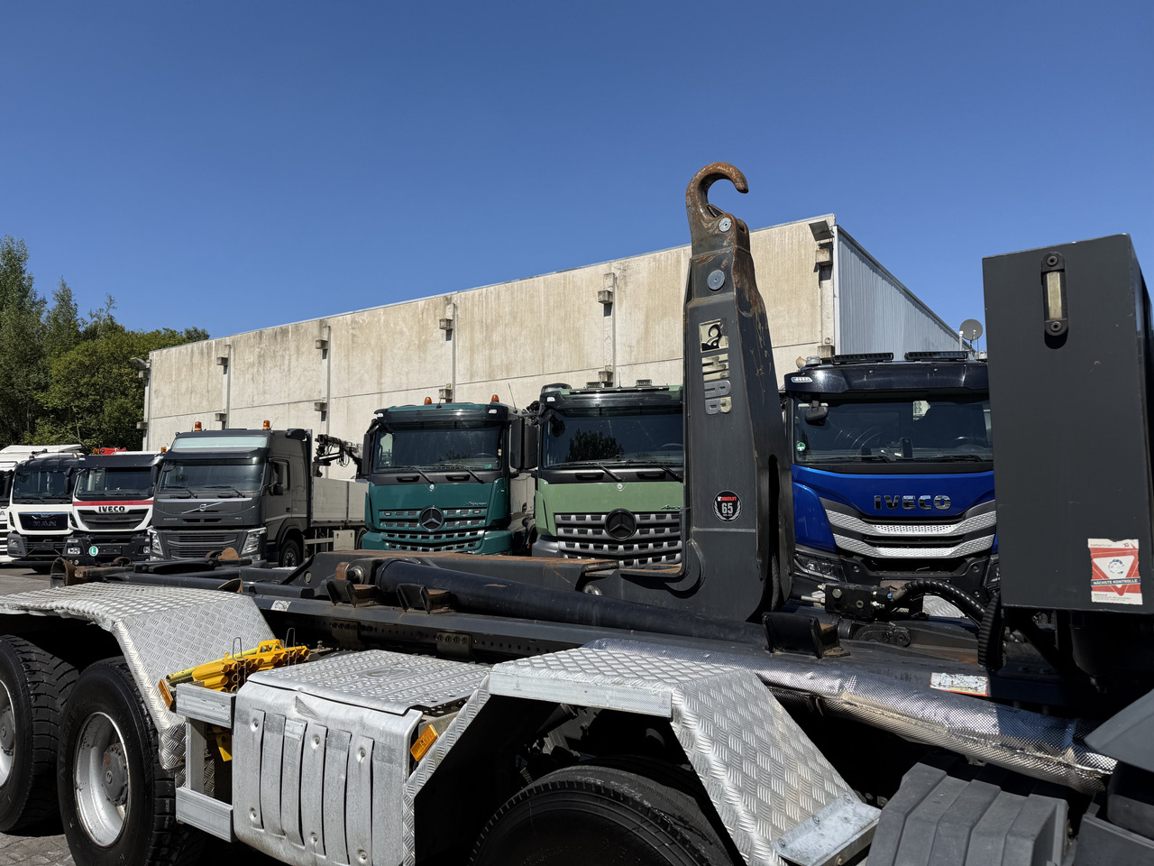 Mercedes-Benz Arocs 3245 K 8X4 Haken - Abrollkipper: das Bild 2 Mercedes-Benz Arocs 3245 K 8X4 Haken - Abrollkipper: das Bild 2