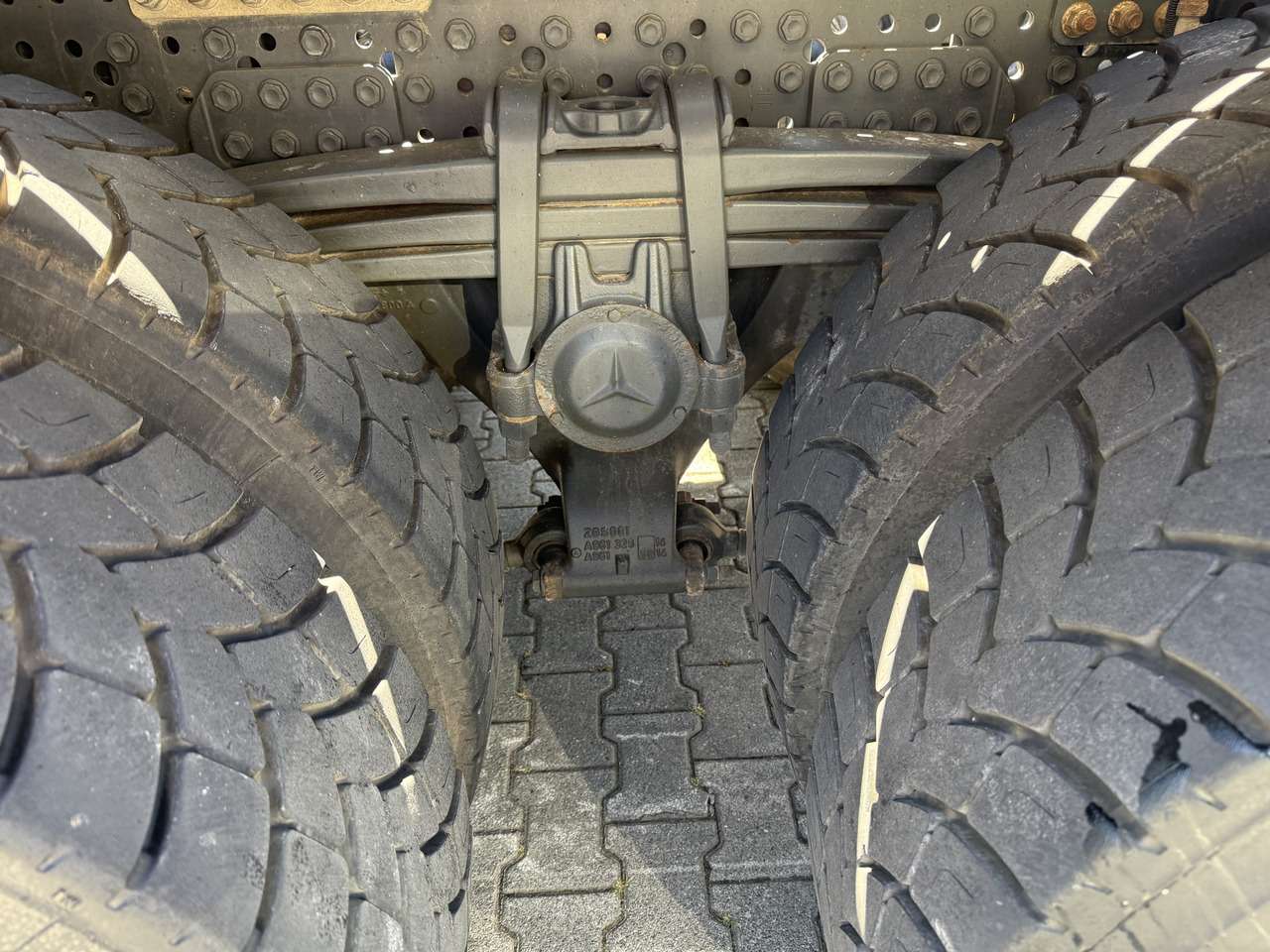 Mercedes-Benz Arocs 3245 K 8X4 Haken - Abrollkipper: das Bild 4 Mercedes-Benz Arocs 3245 K 8X4 Haken - Abrollkipper: das Bild 4