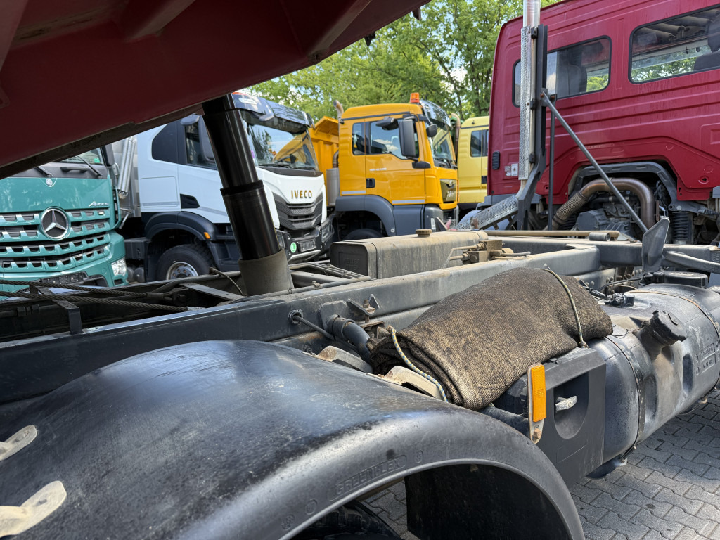 Mercedes-Benz Axor 1829 AK 4X4 Meiller - Kipper: das Bild 2 Mercedes-Benz Axor 1829 AK 4X4 Meiller - Kipper: das Bild 2