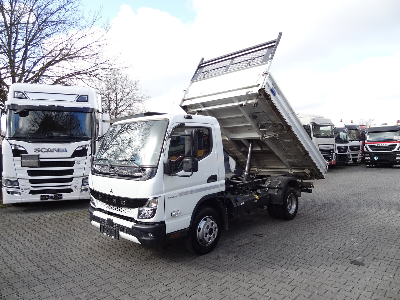 Mitsubishi Fuso 7C18 Meiller - Kipper: das Bild 1 Mitsubishi Fuso 7C18 Meiller - Kipper: das Bild 1