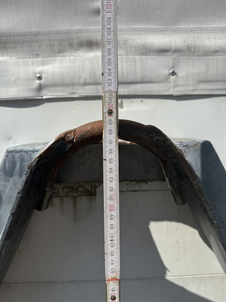 Plane/ Mulde/ Container Ex- Rotes Kreuz - Abrollcontainer: das Bild 2 Plane/ Mulde/ Container Ex- Rotes Kreuz - Abrollcontainer: das Bild 2