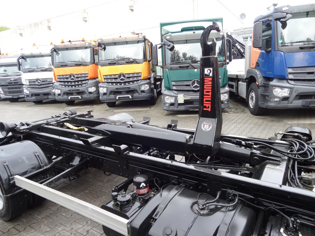 Renault D180.75 Haken Multilift - Abrollkipper: das Bild 2 Renault D180.75 Haken Multilift - Abrollkipper: das Bild 2