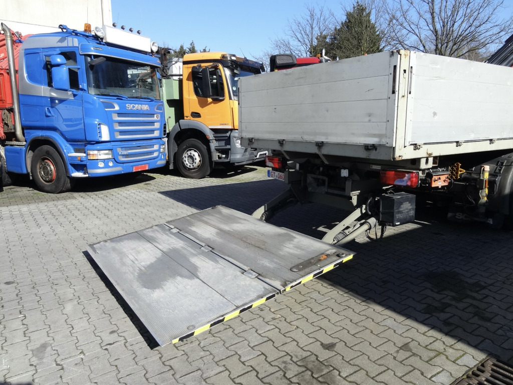 Scania R440 6X2*4 Kran HMF 3000 bis 30 Meter - Pritsche LKW, Autokran: das Bild 4 Scania R440 6X2*4 Kran HMF 3000 bis 30 Meter - Pritsche LKW, Autokran: das Bild 4