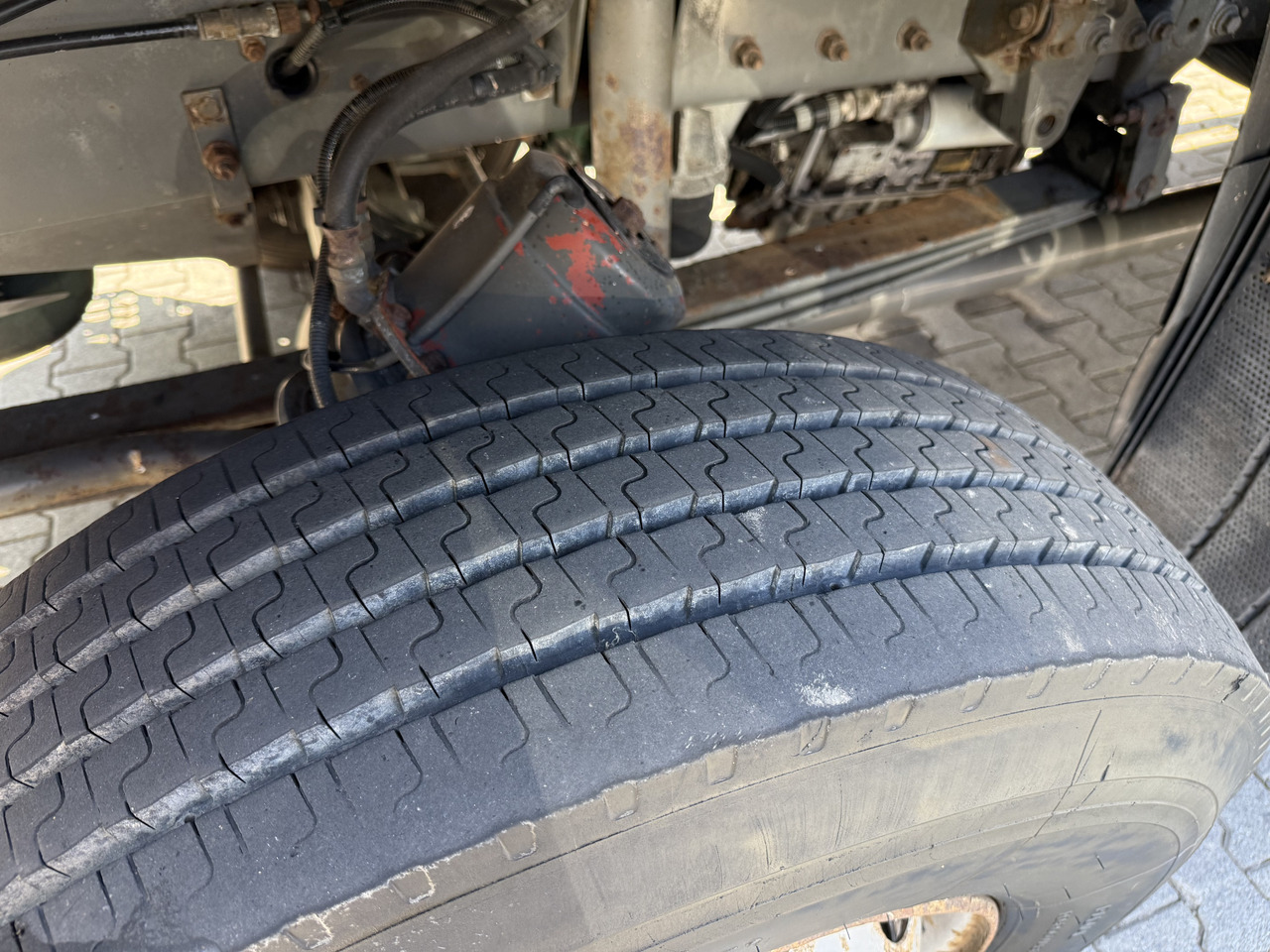 Volvo FM12 420 4X4 Kran MKG 300 bis 24 Meter - Pritsche LKW, Autokran: das Bild 5 Volvo FM12 420 4X4 Kran MKG 300 bis 24 Meter - Pritsche LKW, Autokran: das Bild 5