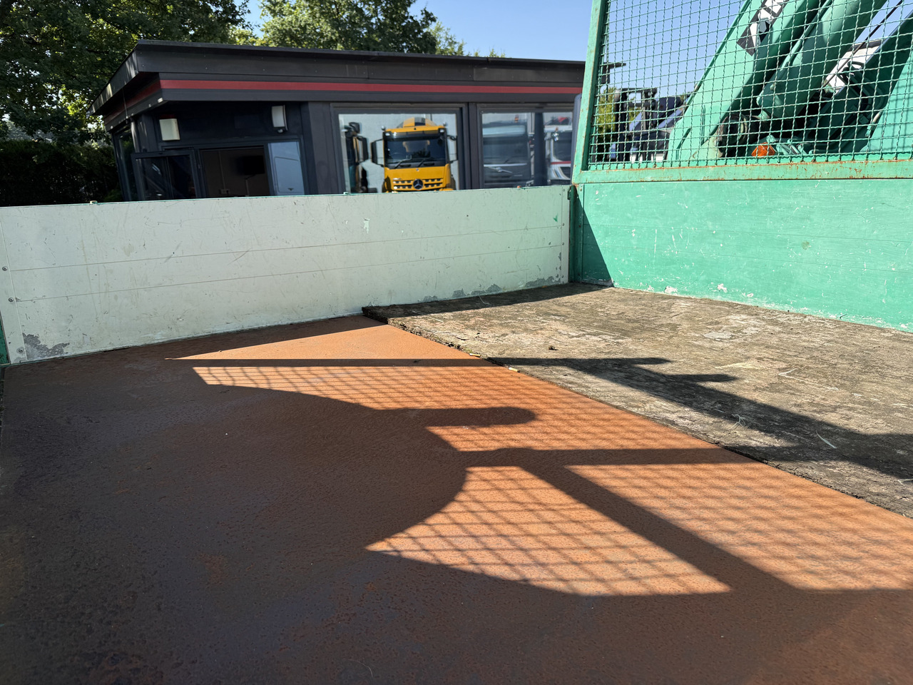 Volvo FM12 420 4X4 Kran MKG 300 bis 24 Meter - Pritsche LKW, Autokran: das Bild 2 Volvo FM12 420 4X4 Kran MKG 300 bis 24 Meter - Pritsche LKW, Autokran: das Bild 2