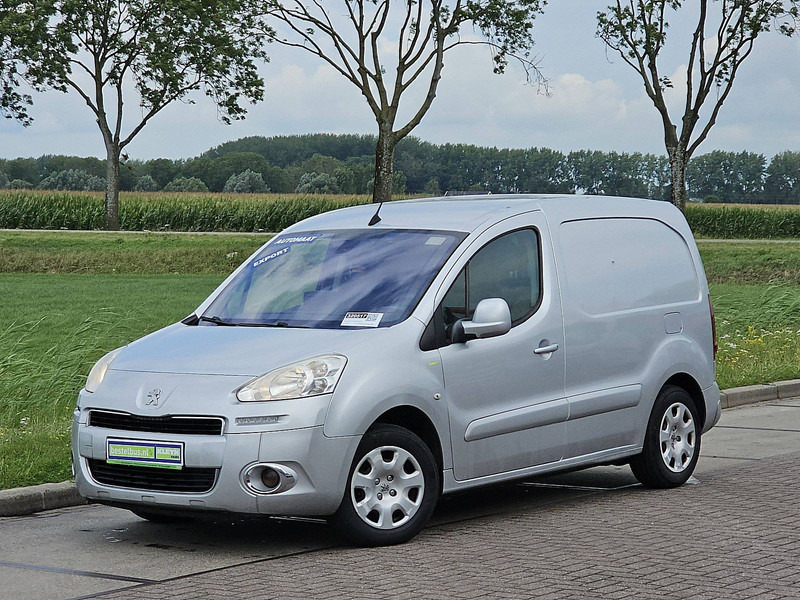 Peugeot Partner - Koffer Transporter: das Bild 2 Peugeot Partner - Koffer Transporter: das Bild 2